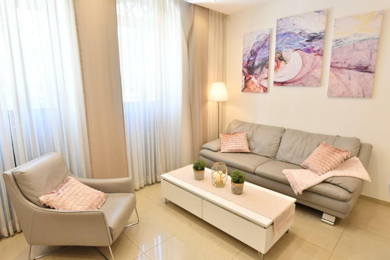 Saidoff, Amazing 4 Bedroom 3 Bath In City Center, Pool, Parking!!! Baitulmaqdis Luaran gambar